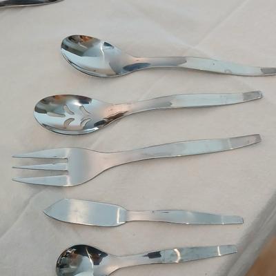 Cambridge flatware Silverware set with matching serving utensils