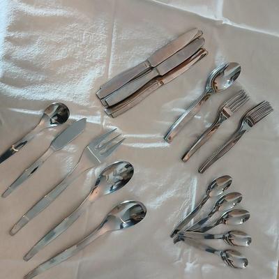 Cambridge flatware Silverware set with matching serving utensils
