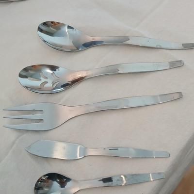 Cambridge flatware Silverware set with matching serving utensils