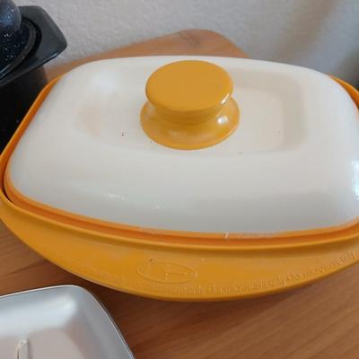 Nice enamel roasting pan, glass lidded casserole dish and a microwavable grill plate