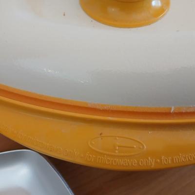 Nice enamel roasting pan, glass lidded casserole dish and a microwavable grill plate