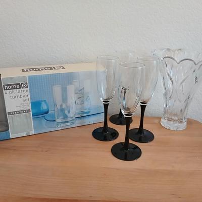 Brand new Home glass drinking set of 4 with wine glasses and aelegant glass vase