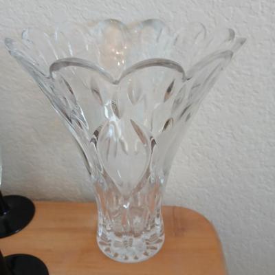 Brand new Home glass drinking set of 4 with wine glasses and aelegant glass vase