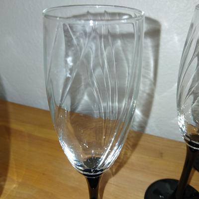 Brand new Home glass drinking set of 4 with wine glasses and aelegant glass vase