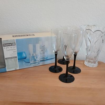Brand new Home glass drinking set of 4 with wine glasses and aelegant glass vase