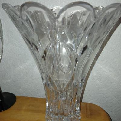 Brand new Home glass drinking set of 4 with wine glasses and aelegant glass vase