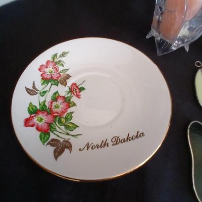 Beautiful Lenox butterfly vase with candles and stained-glass flowers