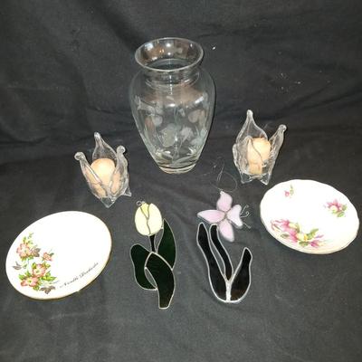 Beautiful Lenox butterfly vase with candles and stained-glass flowers