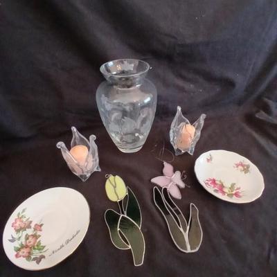 Beautiful Lenox butterfly vase with candles and stained-glass flowers