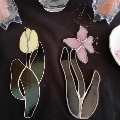 Beautiful Lenox butterfly vase with candles and stained-glass flowers