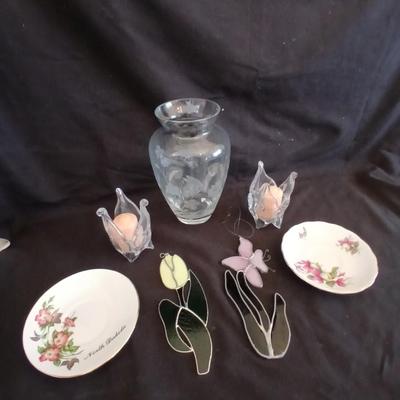 Beautiful Lenox butterfly vase with candles and stained-glass flowers
