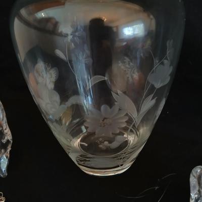 Beautiful Lenox butterfly vase with candles and stained-glass flowers