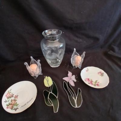 Beautiful Lenox butterfly vase with candles and stained-glass flowers
