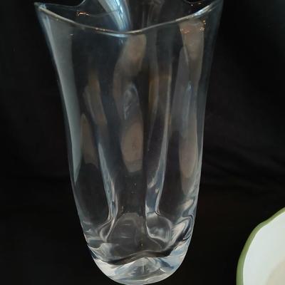 Apple pie dish, glass grape dish, apple nightlight, candles and a vase