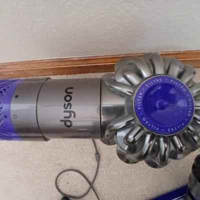 Dyson Vacuum sweeper Vacuum cleaner with attachments and charger