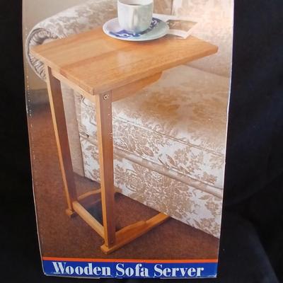 Four large coffee mugs and a brand-new wooden sofa server