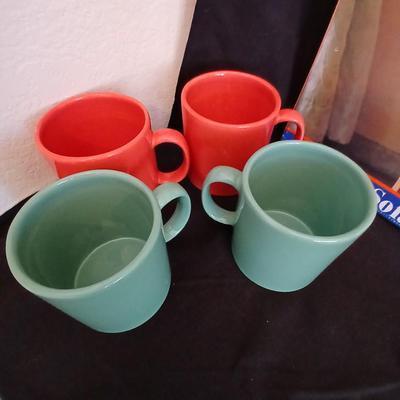 Four large coffee mugs and a brand-new wooden sofa server