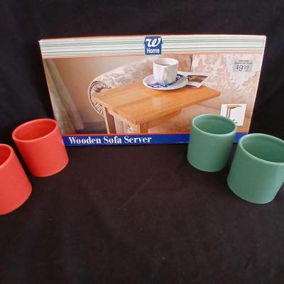Four large coffee mugs and a brand-new wooden sofa server