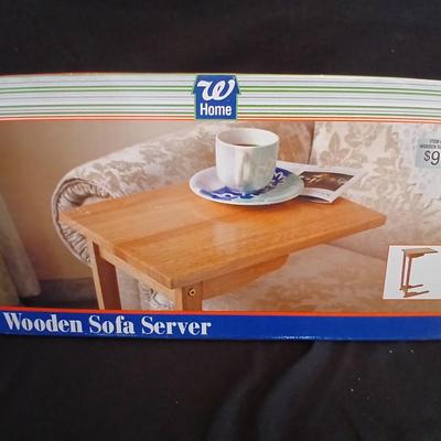 Four large coffee mugs and a brand-new wooden sofa server