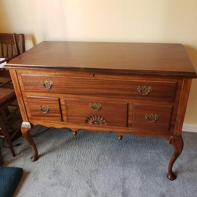 Queen Anne style Lift Top Cedar Chest (BGB-KD)