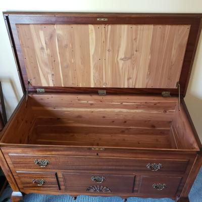Queen Anne style Lift Top Cedar Chest (BGB-KD)
