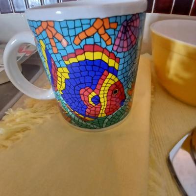 Kitchen items - placemats, small Pyrex mixing bowl, mug, napkins, kitchen towels, and more
