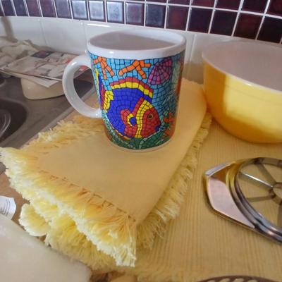 Kitchen items - placemats, small Pyrex mixing bowl, mug, napkins, kitchen towels, and more