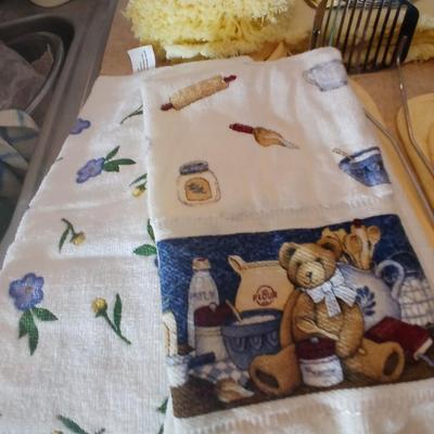 Kitchen items - placemats, small Pyrex mixing bowl, mug, napkins, kitchen towels, and more