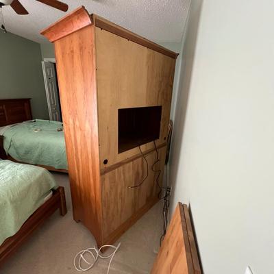 Solid Wood Armoire/Entertainment Unit (GB-RG)