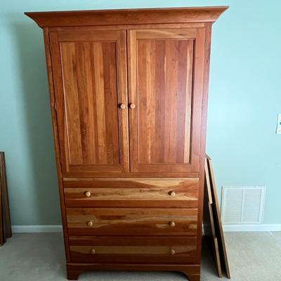 Solid Wood Armoire/Entertainment Unit (GB-RG)