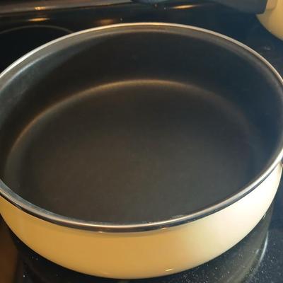 Nice Megaware Electric ceramic Spain made pots and pans set