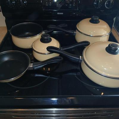 Nice Megaware Electric ceramic Spain made pots and pans set
