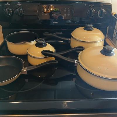 Nice Megaware Electric ceramic Spain made pots and pans set