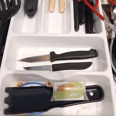 Kitchen Utensils of all kinds! Everything you need for your kitchen. Mostly all black handles
