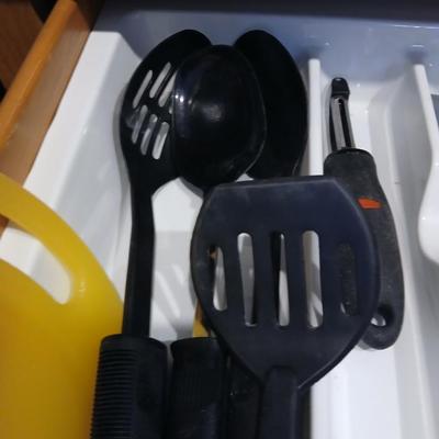 Kitchen Utensils of all kinds! Everything you need for your kitchen. Mostly all black handles