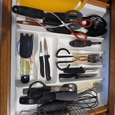 Kitchen Utensils of all kinds! Everything you need for your kitchen. Mostly all black handles