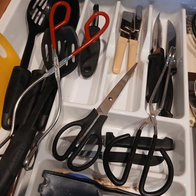 Kitchen Utensils of all kinds! Everything you need for your kitchen. Mostly all black handles
