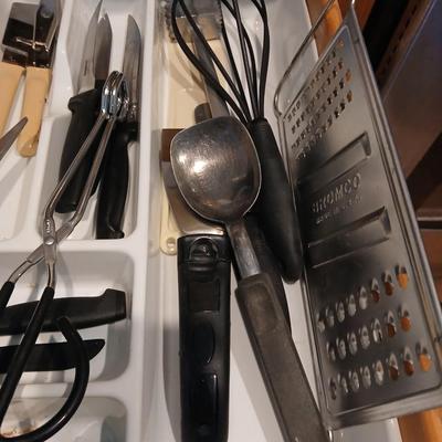 Kitchen Utensils of all kinds! Everything you need for your kitchen. Mostly all black handles