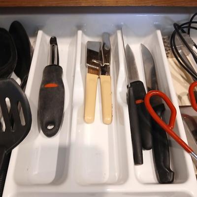 Kitchen Utensils of all kinds! Everything you need for your kitchen. Mostly all black handles