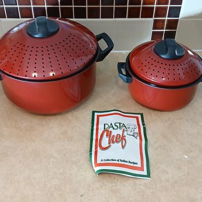 Two new Pasta Chef pots with strainer lids
