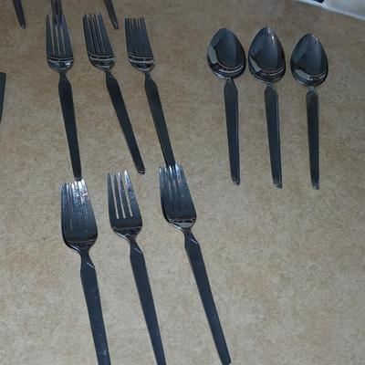 Flatware / silverware set