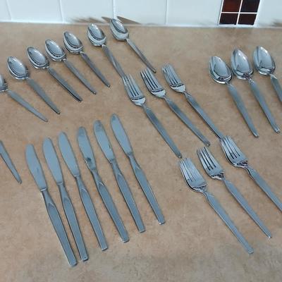 Flatware / silverware set