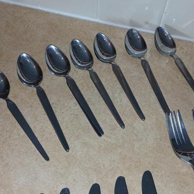 Flatware / silverware set