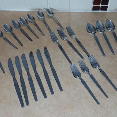 Flatware / silverware set