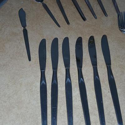 Flatware / silverware set
