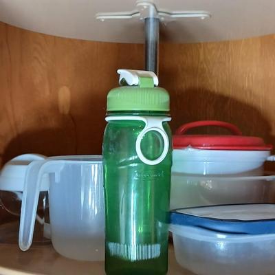 Plastic food storage containers