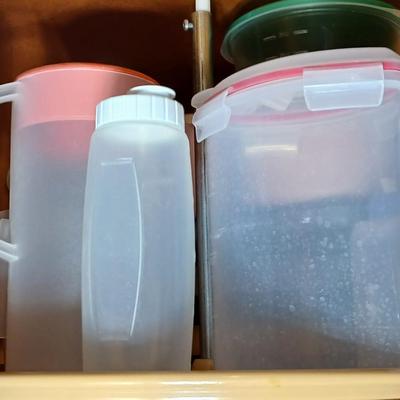 Plastic food storage containers