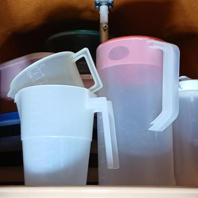 Plastic food storage containers