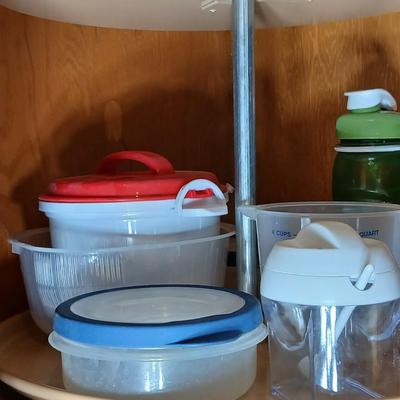 Plastic food storage containers