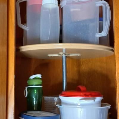 Plastic food storage containers